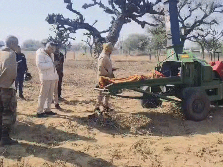 पुलिस को राकेश का शव मशीन से निकालने में खासी मशक्कत करनी पड़ी।