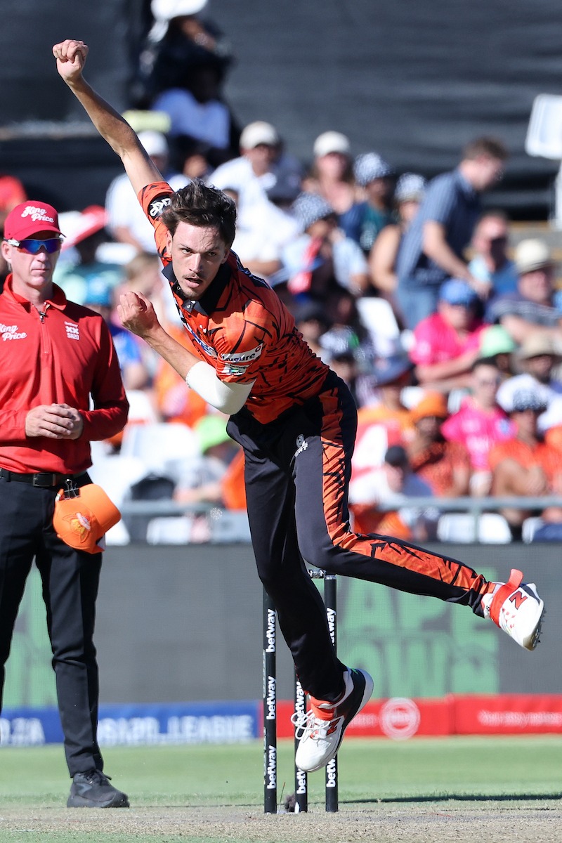 सनराइजर्स के गेंदबाज मार्को यानसन 4 ओवर में सिर्फ 10 रन देकर 3 विकेट लिए।