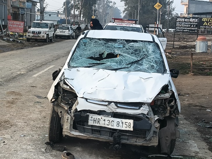 ऑल्टो कार, जिनसे प्रभात फेरी निकाल रहे लोगों को टक्कर मारी।