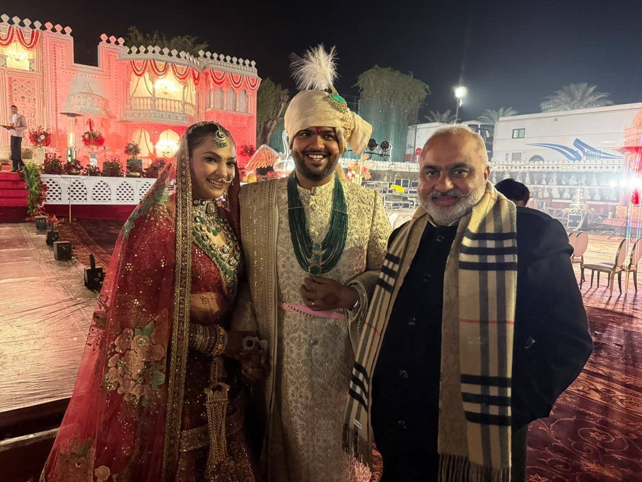 शादी समारोह में नए जोड़े को आशीर्वाद देने के लिए करनाल से भाजपा विधायक जगमोहन आनंद भी पहुंचे थे।