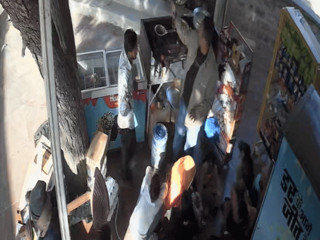 करीब आधे घंटे बाद स्थिति सामान्य हो सकी।