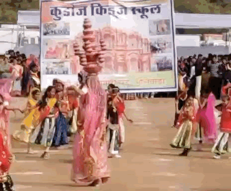 राजस्थानी सॉन्ग्स पर राजस्थानी डांस की प्रस्तुति हुई