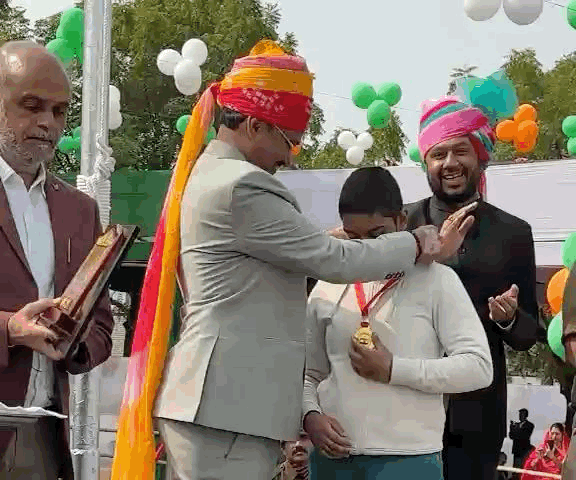 कुश्ती में गोल्ड मैडल जीतने पर पहलवान अंजलि कच्छवा को पुरस्कृत किया
