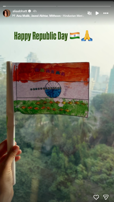 77 व्या प्रजासत्ताक दिनाच्या सेलेब्रिटींनी दिल्या शुभेच्छा: आलिया भट्टने मुलगी राहाने बनवलेला तिरंगा शेअर केला, हृतिक आणि अक्षयनेही दिल्या शुभेच्छा