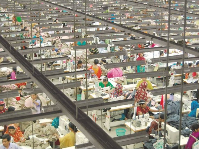 बांग्लादेश में 10 लाख नौकरी जाने का खतरा:  टेक्सटाइल मालिकों की फैक्ट्रियां बंद करने की धमकी; भारतीय धागे पर टैक्स छूट खत्म करने की मांग
