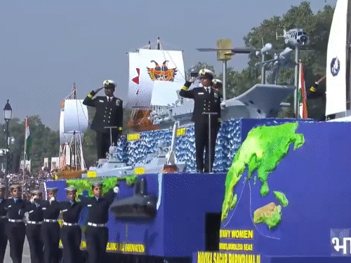 भारतीय नौसेना की झांकी की थीम 'परंपरा में निहित, आत्मनिर्भरता और इनोवेशन की ओर अग्रसर' पर रही। झांकी में INS विक्रांत को भी दिखाया गया।