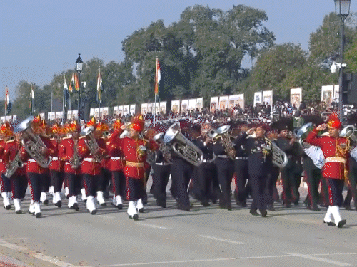 पैराशूट रेजिमेंट, ब्रिगेड ऑफ द गार्ड्स और राजपूताना राइफल्स के संयुक्त मिलिट्री बैंड में 75 संगीतकार शामिल हुए।