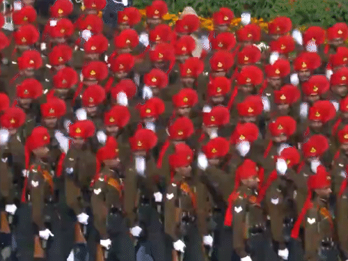 दिल्ली में गणतंत्र दिवस परेड के दौरान कर्तव्य पथ पर राजपूत रेजिमेंट ने परेड की। इसमें 100 से ज्यादा जवान शामिल थे।