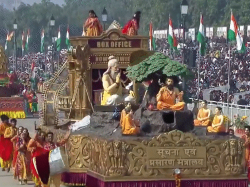 भारतीय सिनेमा को सेलिब्रेट करती झांकी गणतंत्र दिवस परेड में शामिल हुई। इसका नेतृत्व प्रोड्यूसर-डायरेक्टर संजय लीला भंसाली ने किया। झांकी का उद्देश्य भारतीय सिनेमा के आर्ट फॉर्म को दुनियाभर में दर्शाना है।