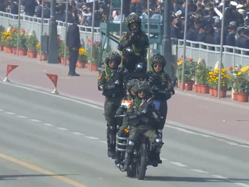 CRPF कांस्टेबल सीमा पुंडीर ने 11 सैनिकों के साथ मिलकर शानदार सर्वत्र सुरक्षा फॉर्मेशन बनाया।