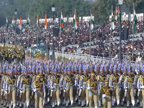 पहली बार किसी महिला अधिकारी ने CRPF पुरुषों की टुकड़ी का नेतृत्व किया। इनका नाम सहायक कमांडेंट सिमरन बाला है।