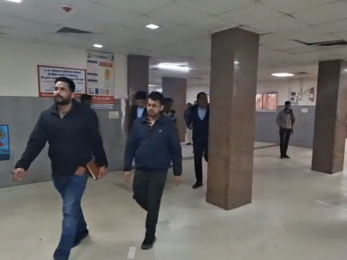 आरोपी से पूछताछ करने के लिए सीआईडी की टीम हॉस्पिटल पहुंची। केंद्रीय जांच एजेंसियां भी अजमेर पहुंचकर आरोपी से पूछताछ करेंगी।