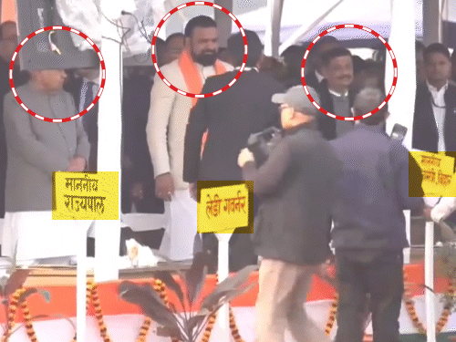 पटना के गांधी मैदान में तिरंगा फहराने के दौरान कुर्सियों की अदला-बदली हो गई।