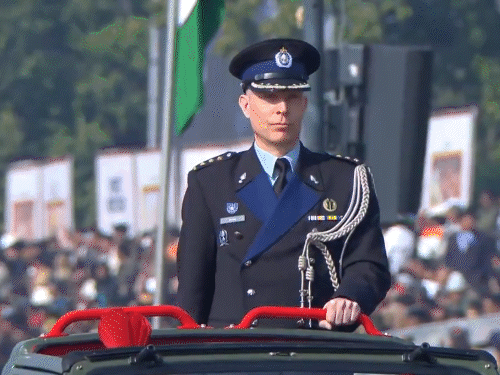 यूरोपीय संघ (EU) दल में 3 जिप्सियों पर 4 ध्वजवाहक शामिल हुए।