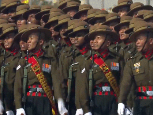 असम रेजिमेंट की टुकड़ी ने मार्च किया और सलामी दी। इस दौरान अपना प्रसिद्ध रेजिमेंटल गीत 'बदलूराम का बदन' गाया।