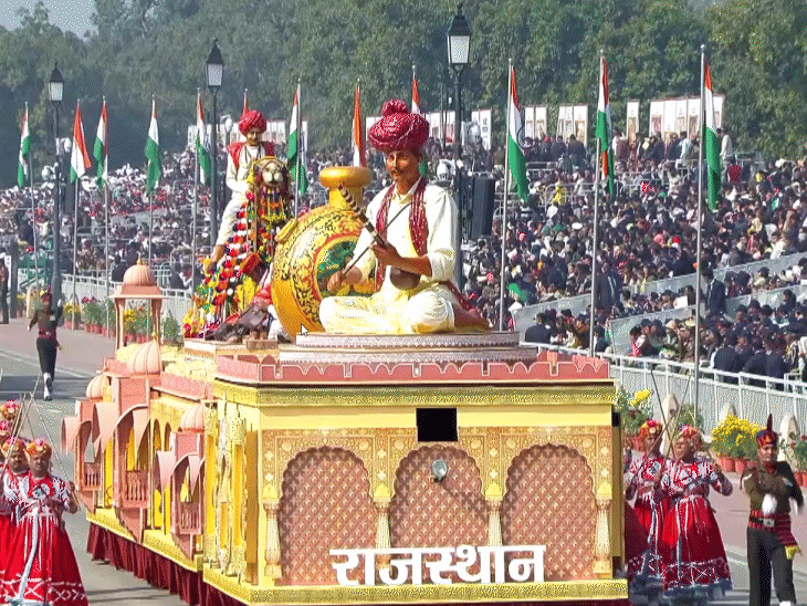 राजस्थान मरुस्थल का स्वर्ण स्पर्श विषय पर आधारित इस झांकी के अग्रभाग में राजस्थान के प्रसिद्ध लोक वाद्य रावणहट्टा का वादन करते कलाकार की 180 डिग्री घूमती हुई प्रतिमा प्रदर्शित की गई।