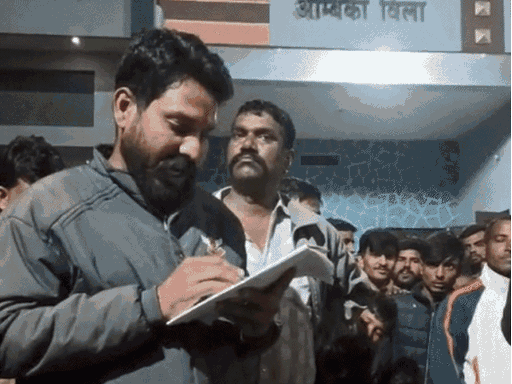 पंचायत ने लव मैरिज करने वाले परिवारों के सामाजिक बहिष्कार का फैसला किया।