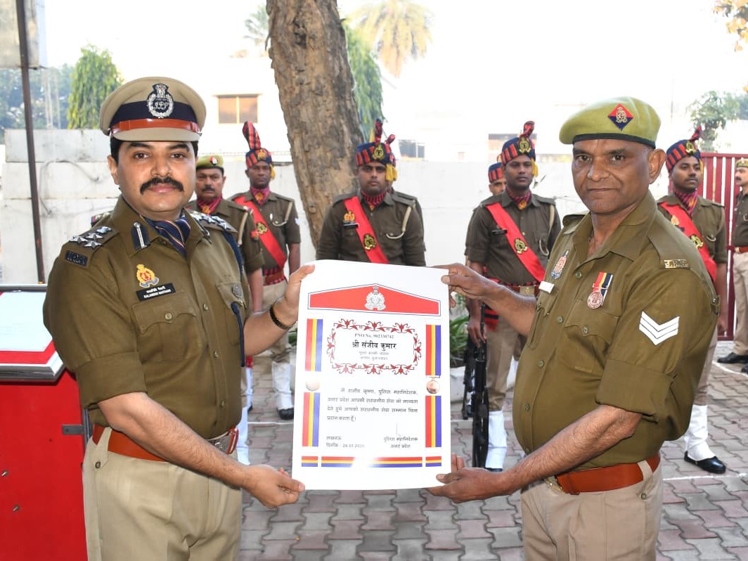 Dig Offic Meerut DIG Office Tiranga Flag Hoisting | Police Honored