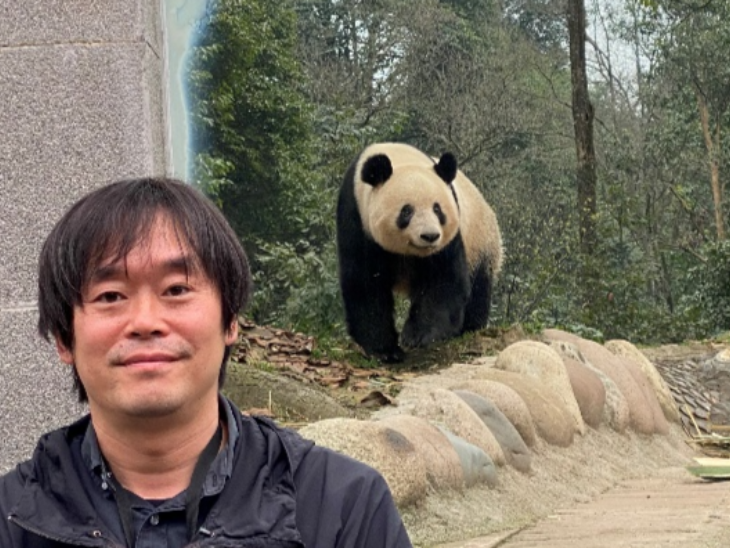 तस्वीर 15 साल से पांडा की फोटोज ले रहे वेब इंजीनियर ताकाहिरो ताकाउजी की है।