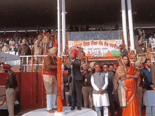 मंत्री रवजोत सिंह ने मानसा में तिरंगा लहराया।