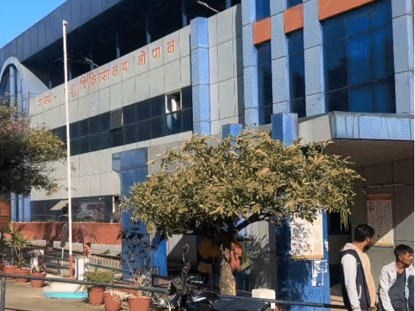 ये तस्वीरें 18 दिसंबर की है जब हिंदू संगठनों ने ट्रक को पकड़कर पुलिस के हवाले किया था।