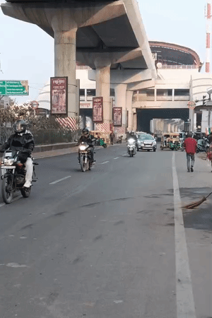 कानपुर में सुबह 7 बजे धूप निकल आई। हालांकि, गलन बरकरार है।