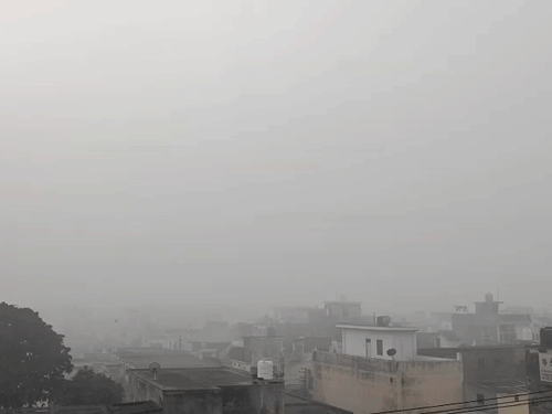 सहारनपुर में सोमवार सुबह कोहरा छाया रहा।