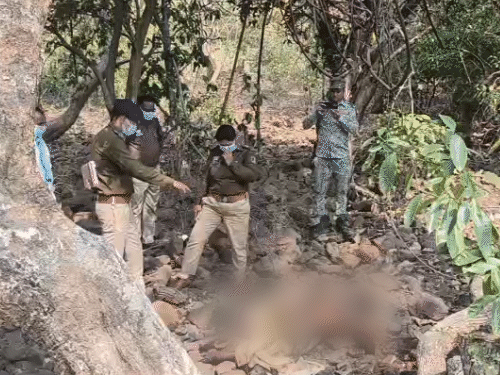 ग्राम गुरामी डैम के पास जंगल में एक सप्ताह पुरानी महिला की सड़ी-गली लाश बरामद हुई थी
