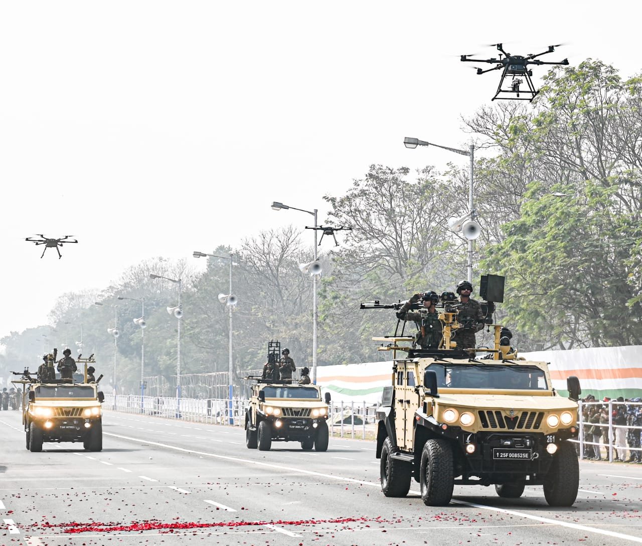 PANCHNAAG कॉन्फिगुरेशन में 5 फंक्शनल क्षमताएं हैं। इसमें पहचान करना, निगरानी, हमला, काउंटर-ड्रोन ऑपरेशन, लॉजिस्टिक्स और रखरखाव शामिल है। जिन्हें नेक्स्ट-जेनरेशन इक्विपमेंट और हथियारों का सपोर्ट मिलता है।