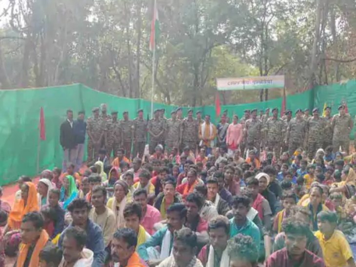 आजादी के बाद पहली बार आज कर्रेगुट्टा में तिरंगा फहराया गया।