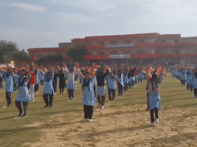 कड़ाके की ठंड पर जोधपुर की विभिन्न स्कूलों के स्टूडेंट्स का जोश रहा हावी। उत्साह से दीं प्रस्तुतियां।