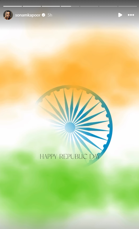 77 व्या प्रजासत्ताक दिनाच्या सेलेब्रिटींनी दिल्या शुभेच्छा: आलिया भट्टने मुलगी राहाने बनवलेला तिरंगा शेअर केला, हृतिक आणि अक्षयनेही दिल्या शुभेच्छा