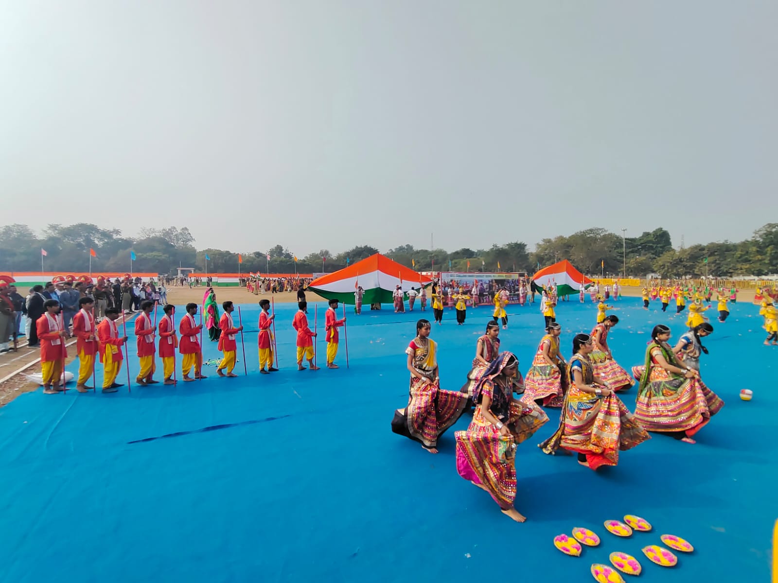 उपनगर मुरार एक्सीलेंस सेकेंडरी हाईस्कूल क्रमांक एक के छात्र-छात्राओं ने दी रंगारंग प्रस्तुति।
