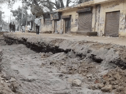 सड़कों की हालत खराब।