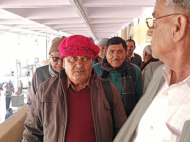 10 सूत्री मांगों को लेकर बुलंद की आवाज, एमडी के नाम सौंपा ज्ञापन