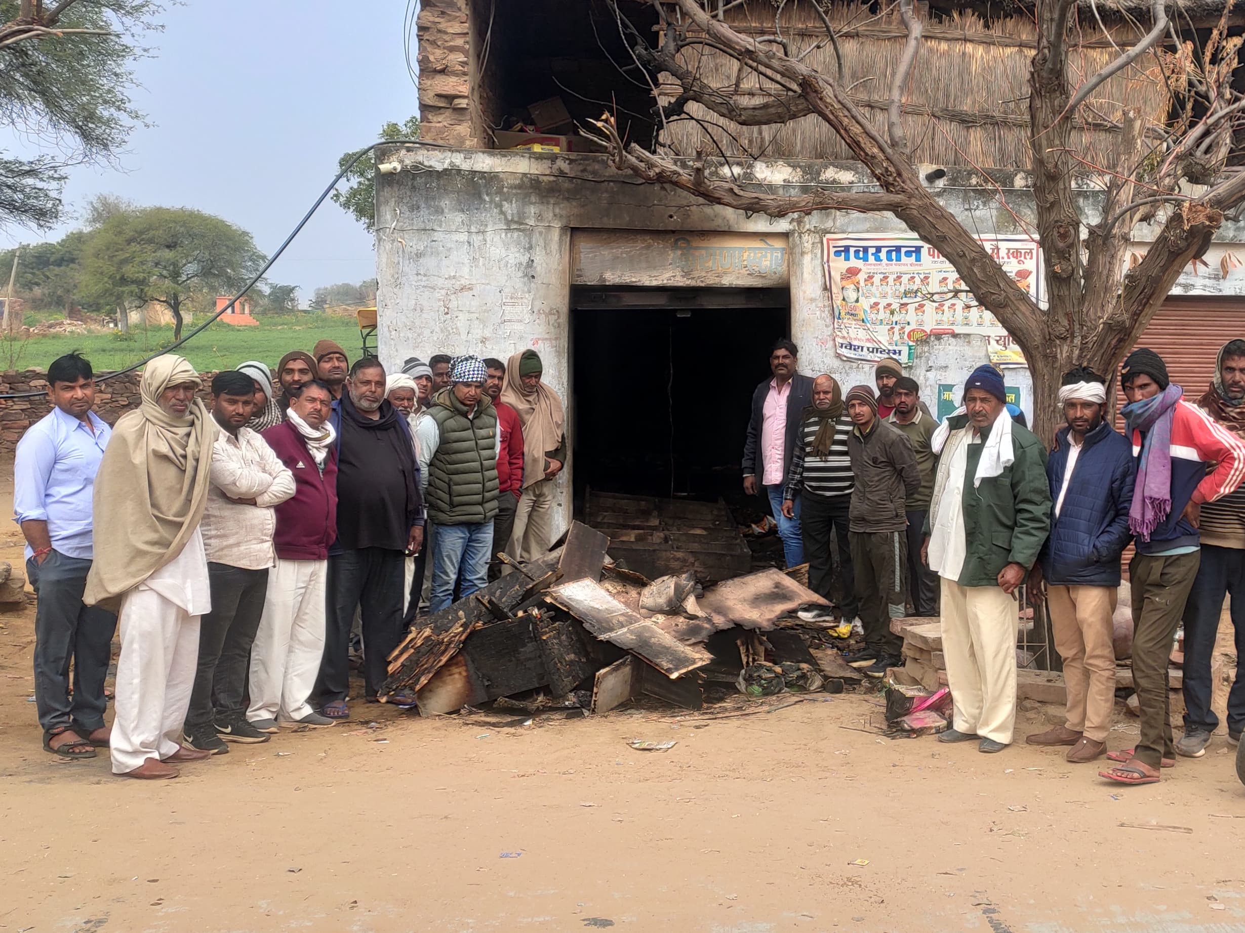 आग लगने से जलकर राख हुआ सामान