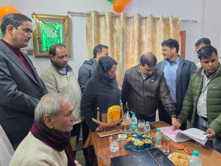 मनीश मिश्रा ने सुगम दर्शन के लिए बनने जा रहे कॉरिडोर के लिए 322.32 वर्ग मीटर भूमि का बैनामा किया