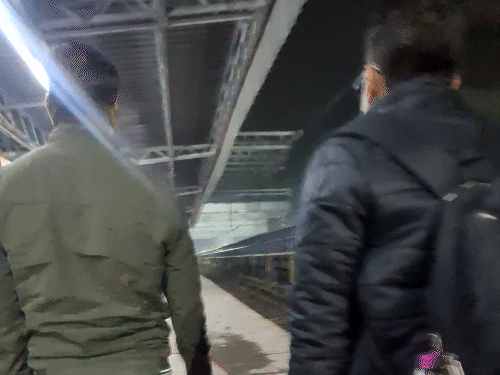 भास्कर के 2 रिपोर्टर ने 4 ट्रेन में सफर कर ट्रेन में शराब बिकने की पड़ताल की।