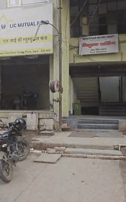 यह संजय प्लेस का मारुति प्लाजा है, जिसके 6वें फ्लोर पर कंपनी दिविशा टेक्नोलॉजी का ऑफिस है।