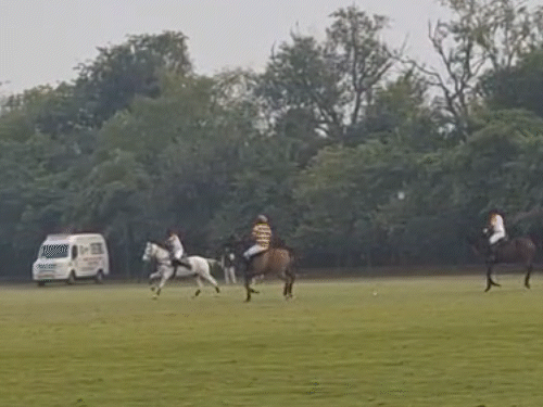 टूर्नामेंट का पहला मुकाबला जयपुर टीम और थंडर बोल्ट टीम के बीच हुआ।