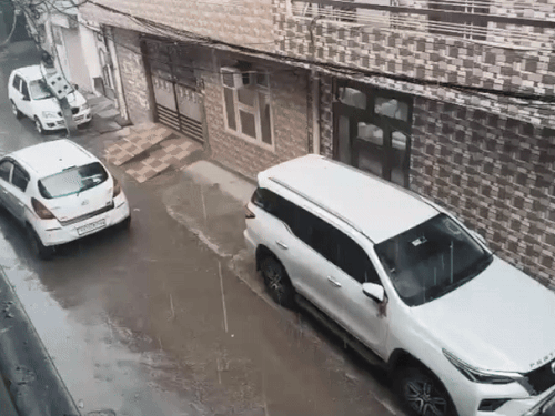 लुधियाना में सुबह करीब 10 बजे तेज बारिश शुरू हुई।