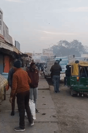 गोरखपुर में सुबह मौसम साफ रहा। गलन बढ़ी है।