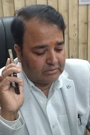 डिप्टी कमिश्नर की आंखों से आंसू छलक आए। उन्होंने कहा- मैं पिछली दो रातों से सो नहीं पा रहा हूं।