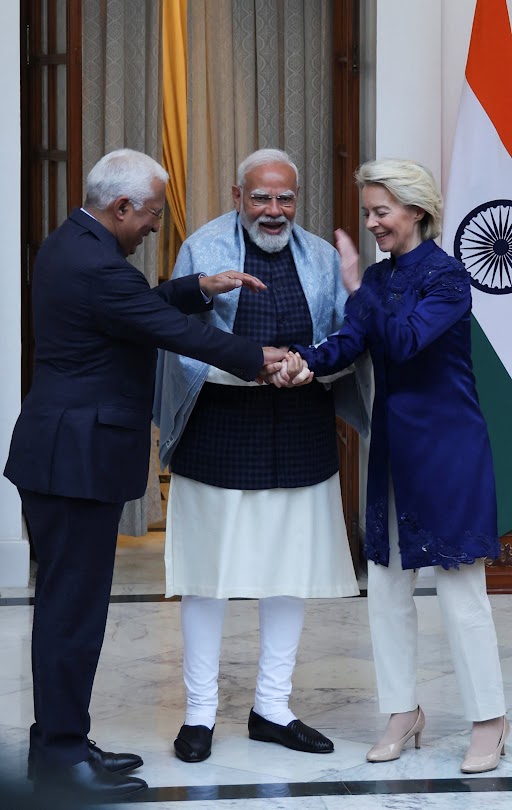 उर्सुला वॉन डेर लेयेन और एंटोनियो कोस्टा का पीएम मोदी ने स्वागत किया। इस दौरान तीनों लीडर दोस्तों की तरह हाथ मिलाते नजर आए।