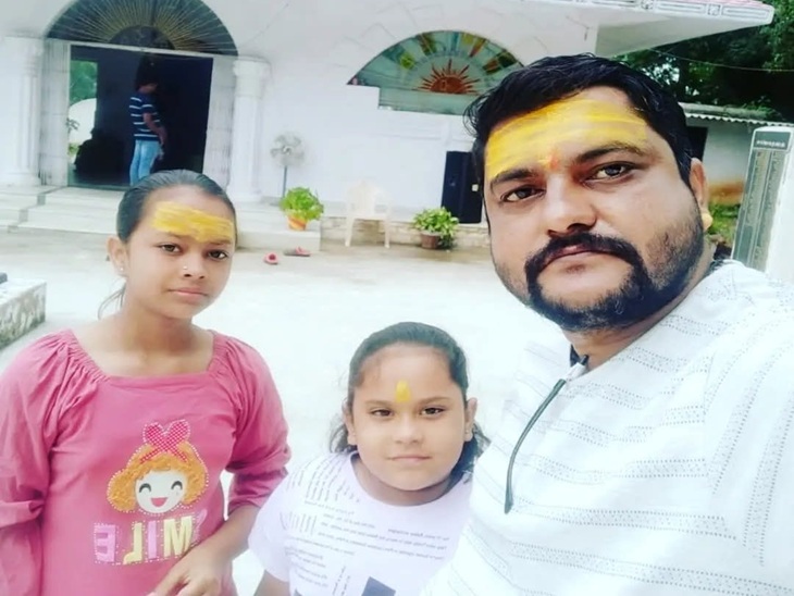दोनों बेटियों और पत्नी के साथ अंबिकापुर में रह रहे थे राजेश।