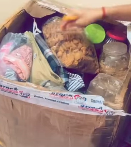 परिजनों की ओर से गौरव के पास मलेशिया में भेज गया सामान