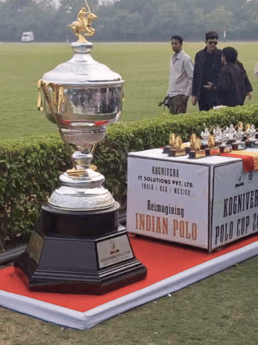 कोग्निवेरा पोलो कप-2026 की ट्रॉफी भी आकर्षण का बड़ा केंद्र रही। लगभग सात फीट ऊंची यह ट्रॉफी अब तक की दुनिया की सबसे बड़ी पोलो ट्रॉफी मानी जा रही है।