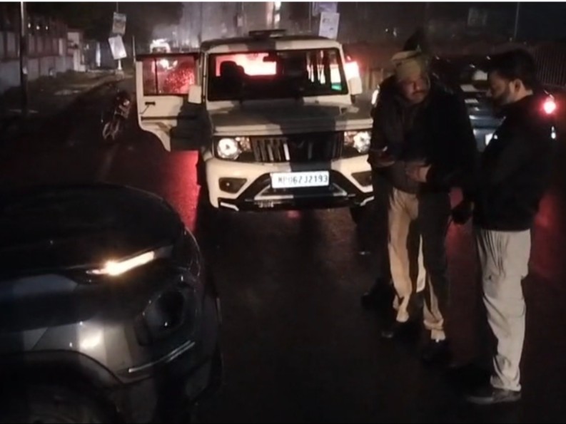 एसपी बंगले के सामने दो गुटो में मारपीट, पुलिस ने किया गिरफ्तार