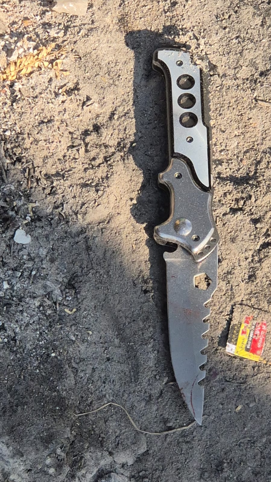 आरोपी चाकू से हमला कर कर फरार हो गए।