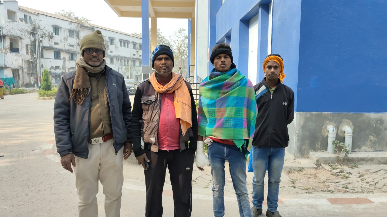 अस्पताल में मौजूद परिजन।